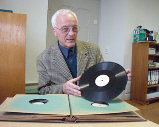 Auf Vermittlung Rolf Emmerichs befinden sich die historischen Schellack-Platten heute im Museum zur Geschichte von Christen und Juden.